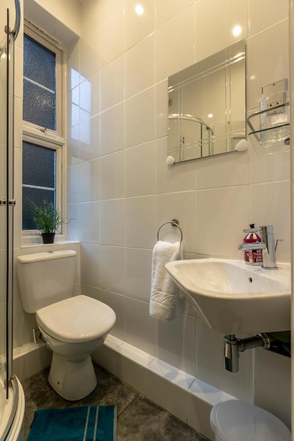 The Wanderlust - 1 Bedroom Apartment L Sleeps 4 With Sofa Bed L Prime Location Plus Free Wifi L Perfect For Business & Leisure Travelers L 15Percent Off Weekly & 20Percent Off Monthly Stays! Лондон Экстерьер фото