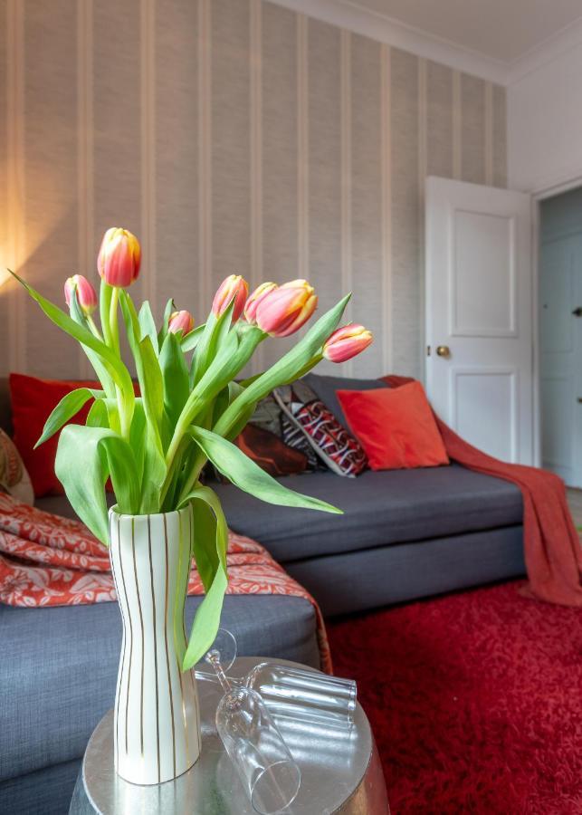 The Wanderlust - 1 Bedroom Apartment L Sleeps 4 With Sofa Bed L Prime Location Plus Free Wifi L Perfect For Business & Leisure Travelers L 15Percent Off Weekly & 20Percent Off Monthly Stays! Лондон Экстерьер фото